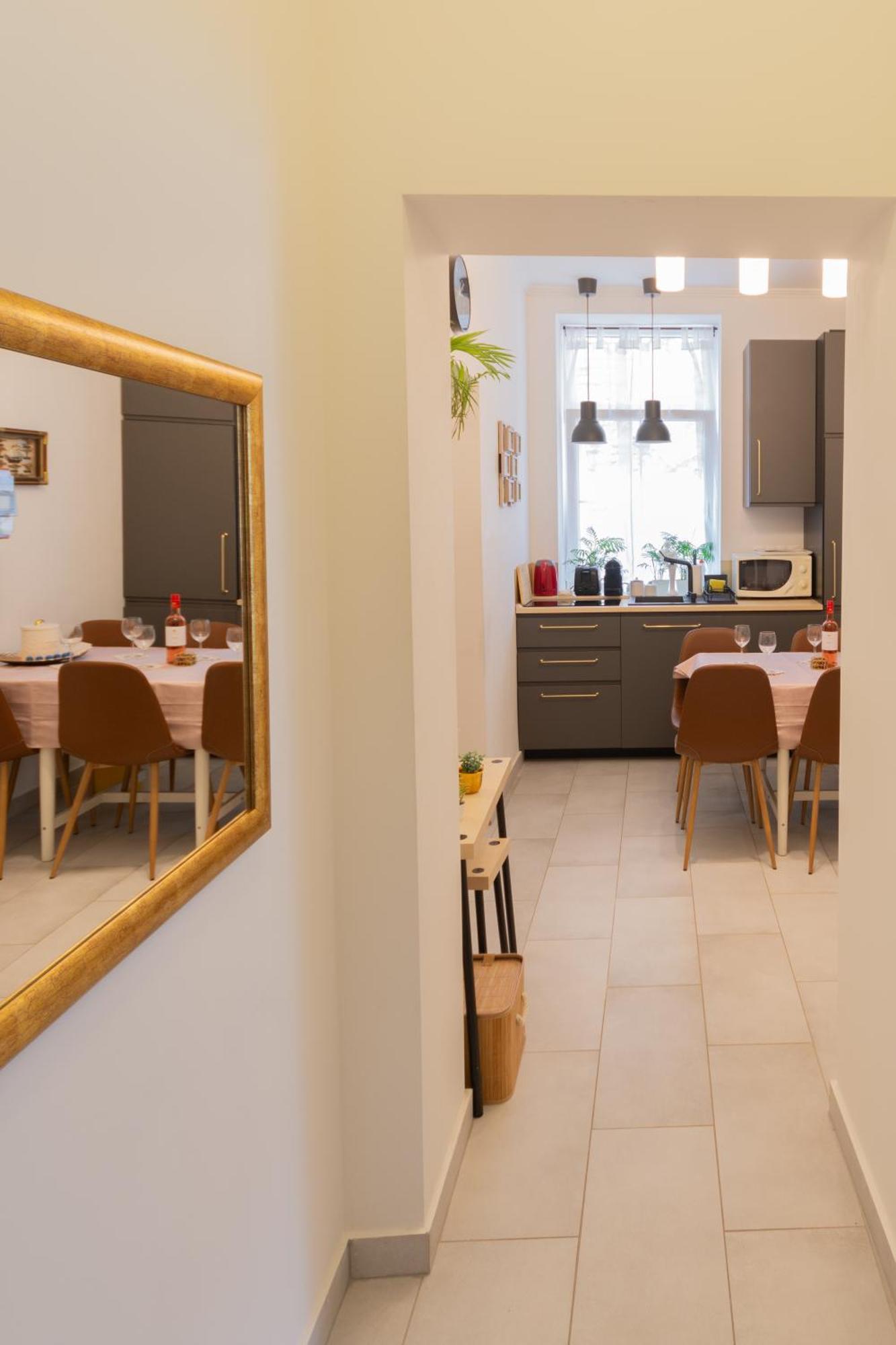 Quiet Rooms In The Bustling City Center Budapest Extérieur photo